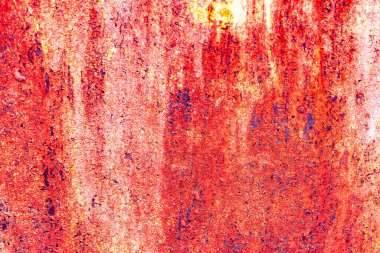 Çatlakları ve çizikleri olan metal bir duvarın dokusu arka plan olarak kullanılabilir.