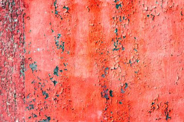 Çatlakları ve çizikleri olan metal bir duvarın dokusu arka plan olarak kullanılabilir.