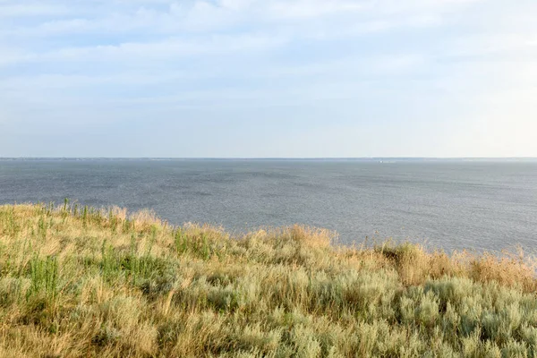 Живописный Склон Морского Побережья Теплый Летний День Красивый Пейзаж — стоковое фото