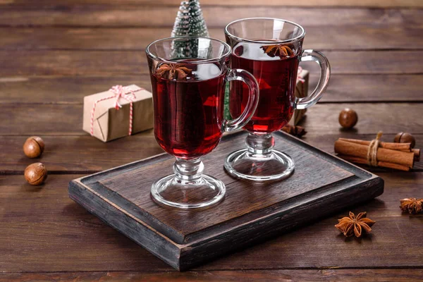 Christmas Mulled Red Wine Spices Fruits Dark Table Traditional Hot — Stock Photo, Image