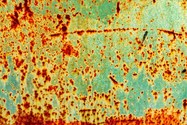 Çatlakları ve çizikleri olan metal bir duvarın dokusu arka plan olarak kullanılabilir.