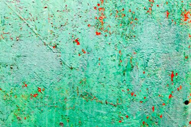 Çatlakları ve çizikleri olan metal bir duvarın dokusu arka plan olarak kullanılabilir.