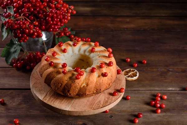 Weihnachten Festliches Pfund Kuchen Mit Preiselbeeren Dekoriert Blick Von Oben — Stockfoto