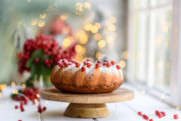 Weihnachten Festliches Pfund Kuchen Mit Preiselbeeren Dekoriert Blick Von Oben — Stockfoto