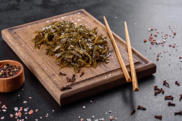 Lekkere Verse Zeekool Klaar Eten Gezond Vegetarisch Voedsel Met Jodiumgehalte — Stockfoto