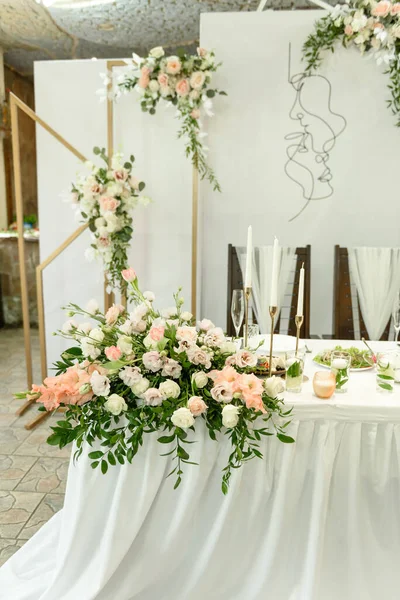 Schöne Florale Kompositionen Restaurant Für Die Trauung Feierliche Zeremonie Der — Stockfoto