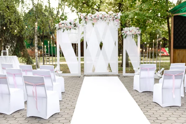 Beautiful floral compositions in the restaurant for the wedding ceremony. Solemn ceremony of painting the groom and bride