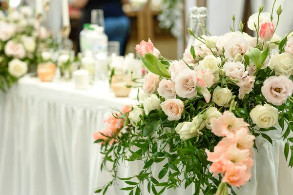 Hermosas Composiciones Florales Restaurante Para Ceremonia Boda Ceremonia Solemne Pintura — Foto de Stock