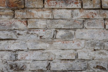 Doku. Tuğla. Eski püskü