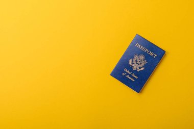 Seyahat, uçmak ve iş yapmak için ABD pasaportu. ABD belgesi, sınırı geçmek için kimlik