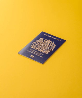 Seyahat etmek, uçmak ve iş yapmak için İngiliz pasaportu. Birleşik Krallık belgesi, sınırı geçmek için kimlik