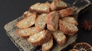 Bademli İtalyan cantuccini kurabiyeleri, tatlı bir bisküvi. Cantuccini kurabiyeleri