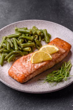 Balık, ızgara somon filetosu, sağlıklı yiyecekler, deniz ürünleri. Tasarımın için arka plan olarak ızgara somon filetosu