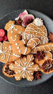 Noel kurabiyesi, kış tatili için yiyecek, tatil masası süsü. Noel kurabiyesi