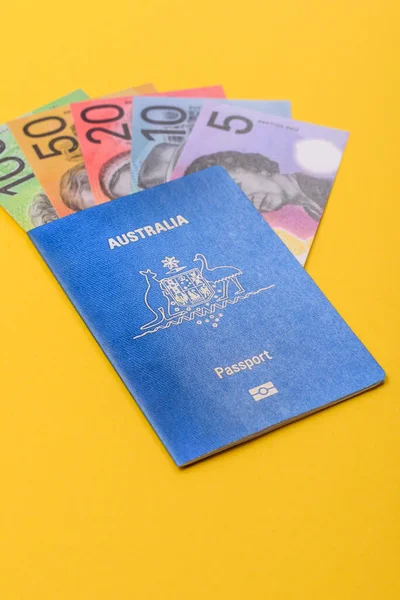 Seyahat etmek, uçmak ve iş yapmak için Avustralya pasaportu. Avustralya belgesi, sınırı geçmek için kimlik