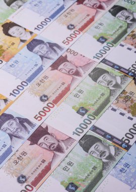 Finansal ve ticari işlemler için Kore kağıt parası, kazanılmış ve nakit para. Tasarımın için arka plan olarak Kore parası