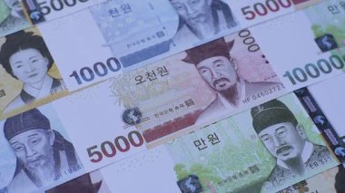 Finansal işlemler için Kore kağıt parası, kazanılmış ve nakit para. Kore parası