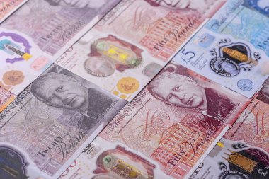 İngiltere kağıt parası, sterlin, finansal ve ticari işlemler için nakit para. Tasarımın için arka plan olarak Britanya parası