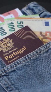 Portekiz vatandaşı pasaportu, seyahat vizesi belgesi, göçmenlik veya turizm. Portekiz pasaportu