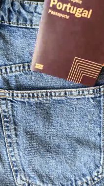 Portekiz vatandaşı pasaportu, seyahat vizesi belgesi, göçmenlik veya turizm. Portekiz pasaportu