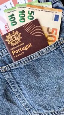 Portekiz vatandaşı pasaportu, seyahat vizesi belgesi, göçmenlik veya turizm. Portekiz pasaportu