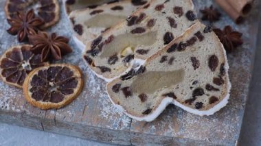 Stollen, kış tatili için bir Alman Noel pastası. Gıda geçmişi olarak çalınmış.
