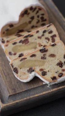 Stollen, kış tatili için bir Alman Noel pastası. Gıda geçmişi olarak çalınmış.