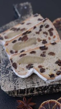 Stollen, kış tatili için bir Alman Noel pastası. Gıda geçmişi olarak çalınmış.