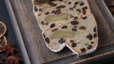 Stollen, kış tatili için bir Alman Noel pastası. Gıda geçmişi olarak çalınmış.