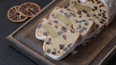 Stollen, kış tatili için bir Alman Noel pastası. Gıda geçmişi olarak çalınmış.