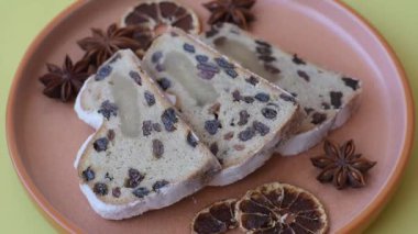 Stollen, kış tatili için bir Alman Noel pastası. Gıda geçmişi olarak çalınmış.