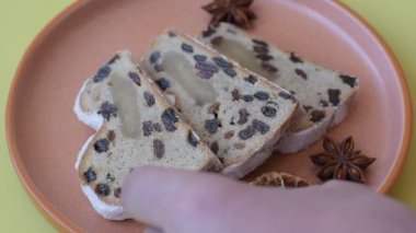 Stollen, kış tatili için bir Alman Noel pastası. Gıda geçmişi olarak çalınmış.