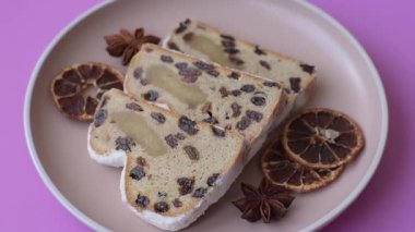 Stollen, kış tatili için bir Alman Noel pastası. Gıda geçmişi olarak çalınmış.