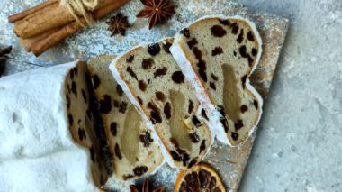 Stollen, kış tatili için bir Alman Noel pastası. Gıda geçmişi olarak çalınmış.