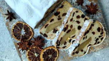 Stollen, kış tatili için bir Alman Noel pastası. Gıda geçmişi olarak çalınmış.