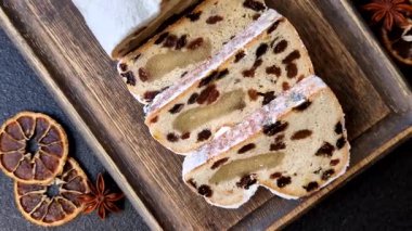 Stollen, kış tatili için bir Alman Noel pastası. Gıda geçmişi olarak çalınmış.