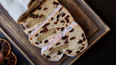 Stollen, kış tatili için bir Alman Noel pastası. Gıda geçmişi olarak çalınmış.