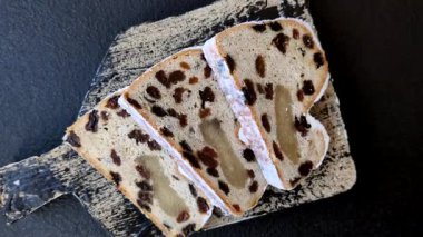 Stollen, kış tatili için bir Alman Noel pastası. Gıda geçmişi olarak çalınmış.