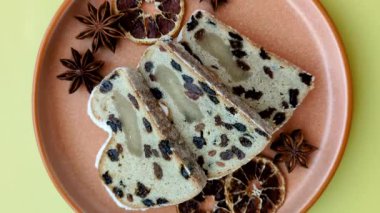 Stollen, kış tatili için bir Alman Noel pastası. Gıda geçmişi olarak çalınmış.