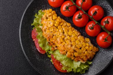 Meksika mısırlı tortilla taco, ton balığı, tavuk ya da sığır eti. Tasarımınız için yemek arkaplanı olarak mısır tacoları