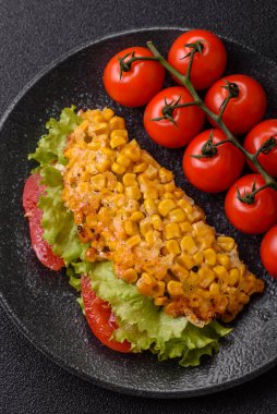 Meksika mısırlı tortilla taco, ton balığı, tavuk ya da sığır eti. Tasarımınız için yemek arkaplanı olarak mısır tacoları