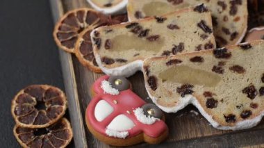 Stollen, kış tatili için bir Alman Noel pastası. Gıda geçmişi olarak çalınmış.