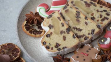 Stollen, kış tatili için bir Alman Noel pastası. Gıda geçmişi olarak çalınmış.