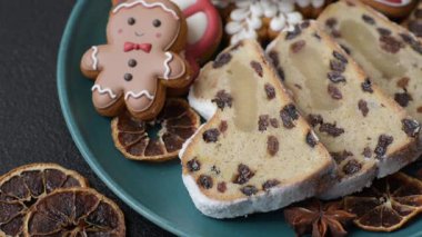 Stollen, kış tatili için bir Alman Noel pastası. Gıda geçmişi olarak çalınmış.