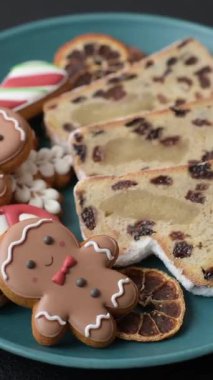 Stollen, kış tatili için bir Alman Noel pastası. Gıda geçmişi olarak çalınmış.