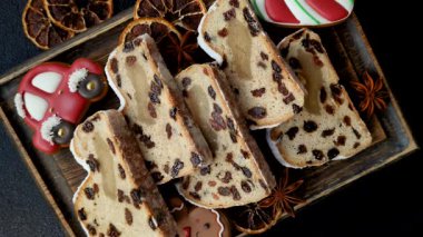Stollen, kış tatili için bir Alman Noel pastası. Gıda geçmişi olarak çalınmış.