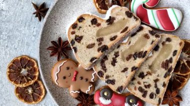 Stollen, kış tatili için bir Alman Noel pastası. Gıda geçmişi olarak çalınmış.