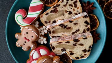 Stollen, kış tatili için bir Alman Noel pastası. Gıda geçmişi olarak çalınmış.