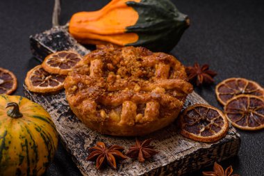 Elma ya da balkabağı turtası ya da turta Amerika 'nın sonbahar tatlısıdır. Tasarımınız için elmalı turta yemek arka planı olarak