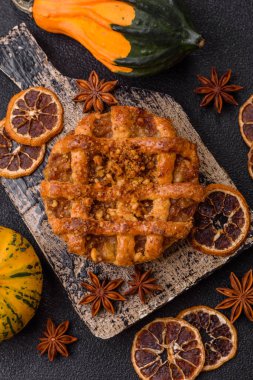 Elma ya da balkabağı turtası ya da turta Amerika 'nın sonbahar tatlısıdır. Tasarımınız için elmalı turta yemek arka planı olarak